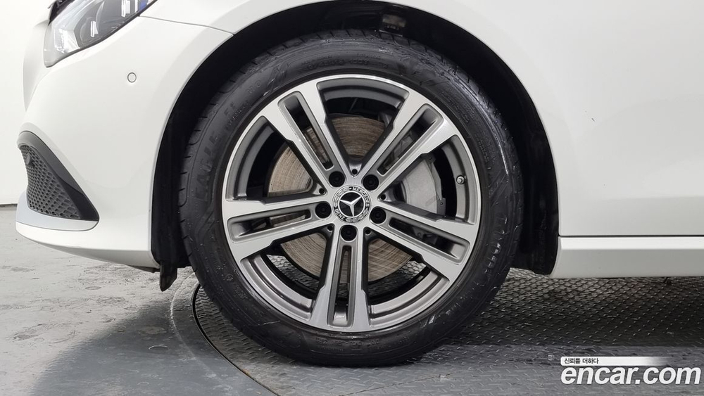 Mercedes-Benz E-Class W213 E350 4MATIC Avangarde (06.2022)