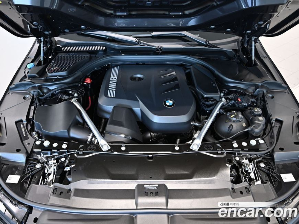 BMW 5 Series (G60) 520i (10.2023)