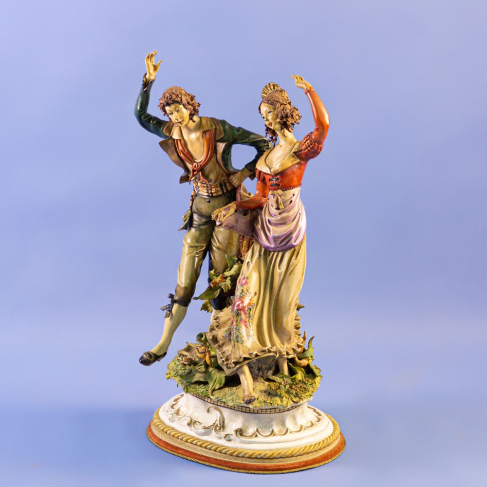 Фарфоровая мануфактура Capodimonte «Танцующая пара»