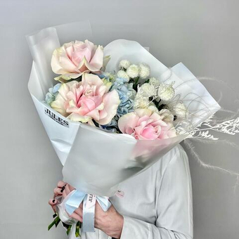 «Нежные сны» букет с французскими розами и гортензией