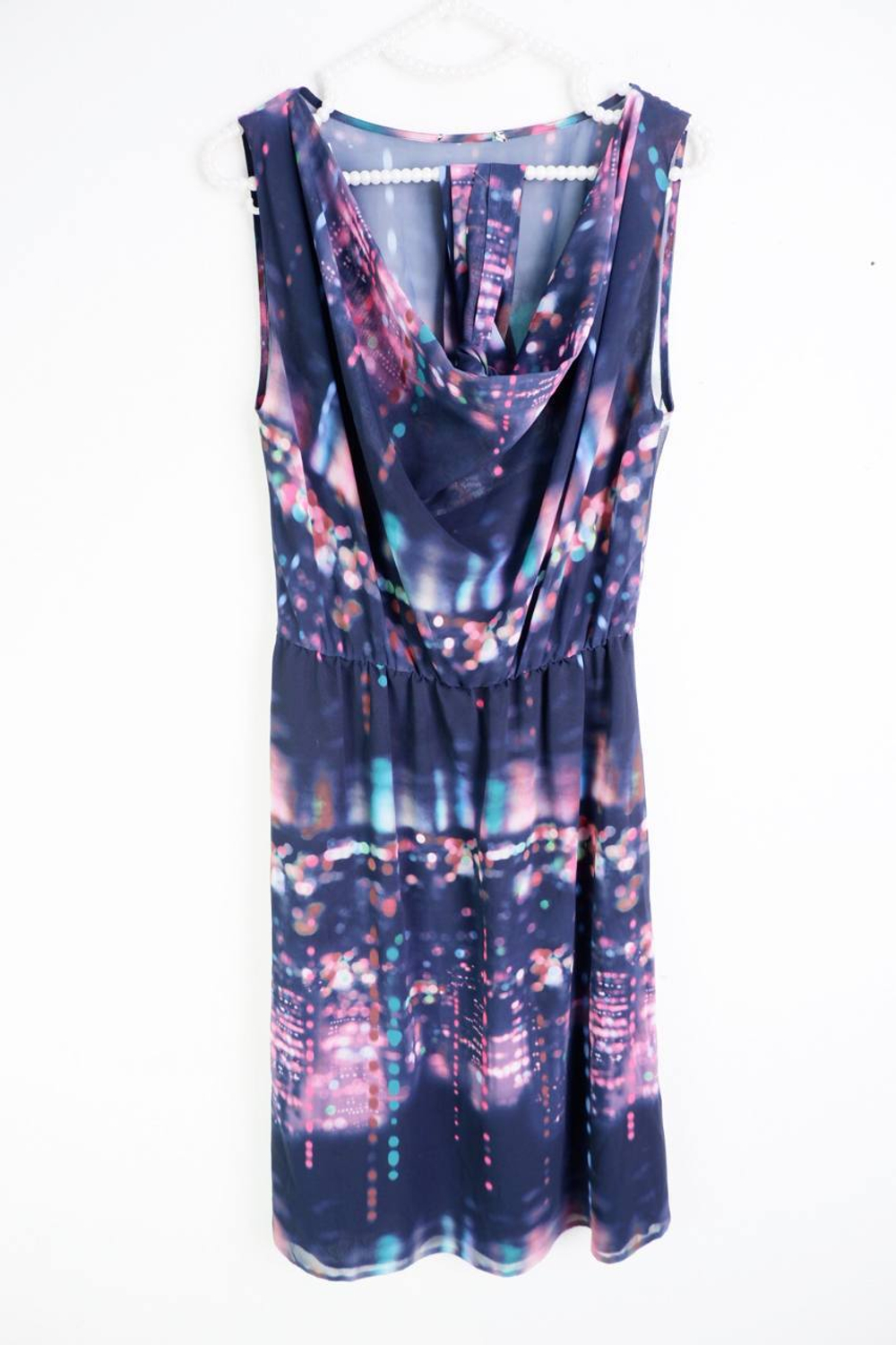 Платье прямого кроя, визуально на 44 размер