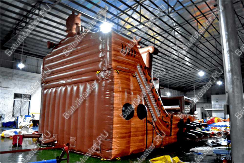 Надувной корабль "Весёлый Роджер Brown"