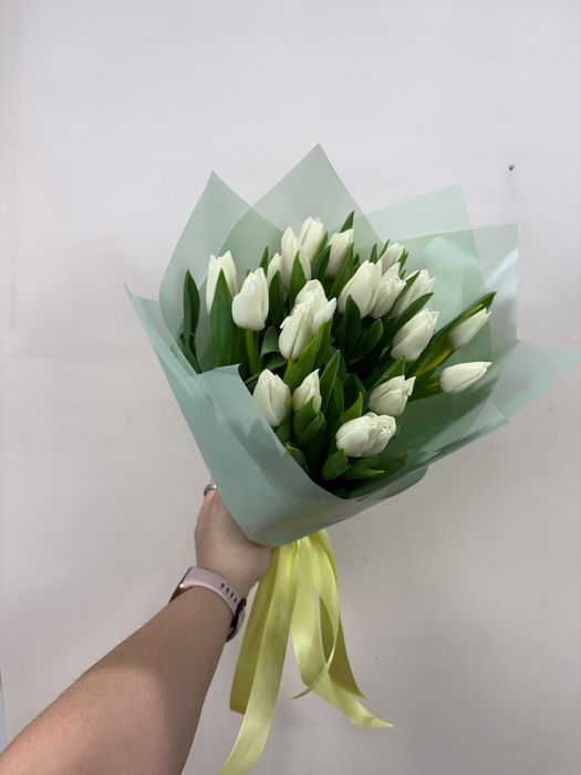 Букет белых тюльпанов "Роял Вирджин" (в упаковке)