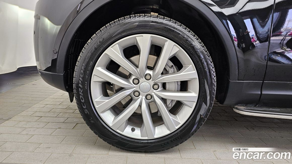 Land Rover Discovery 5 D250 SE (10.2022)