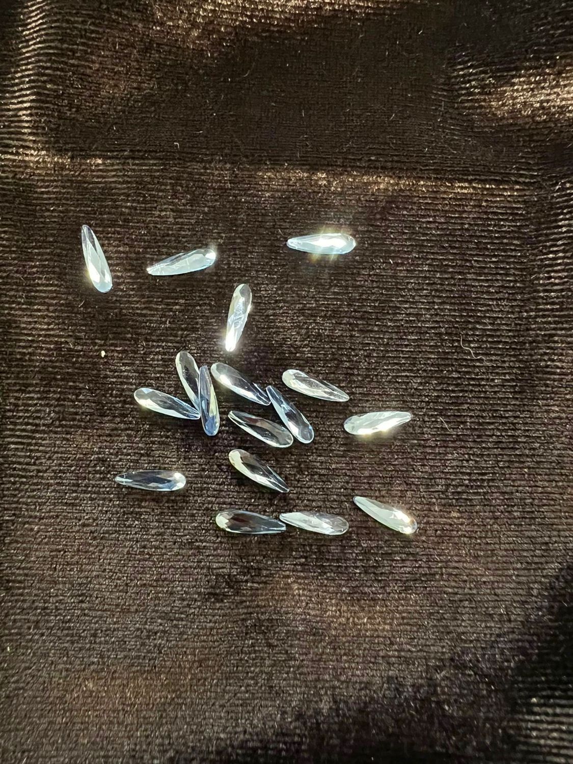 Стеклянные стразы 3*10 мм (25шт)цвет голубой