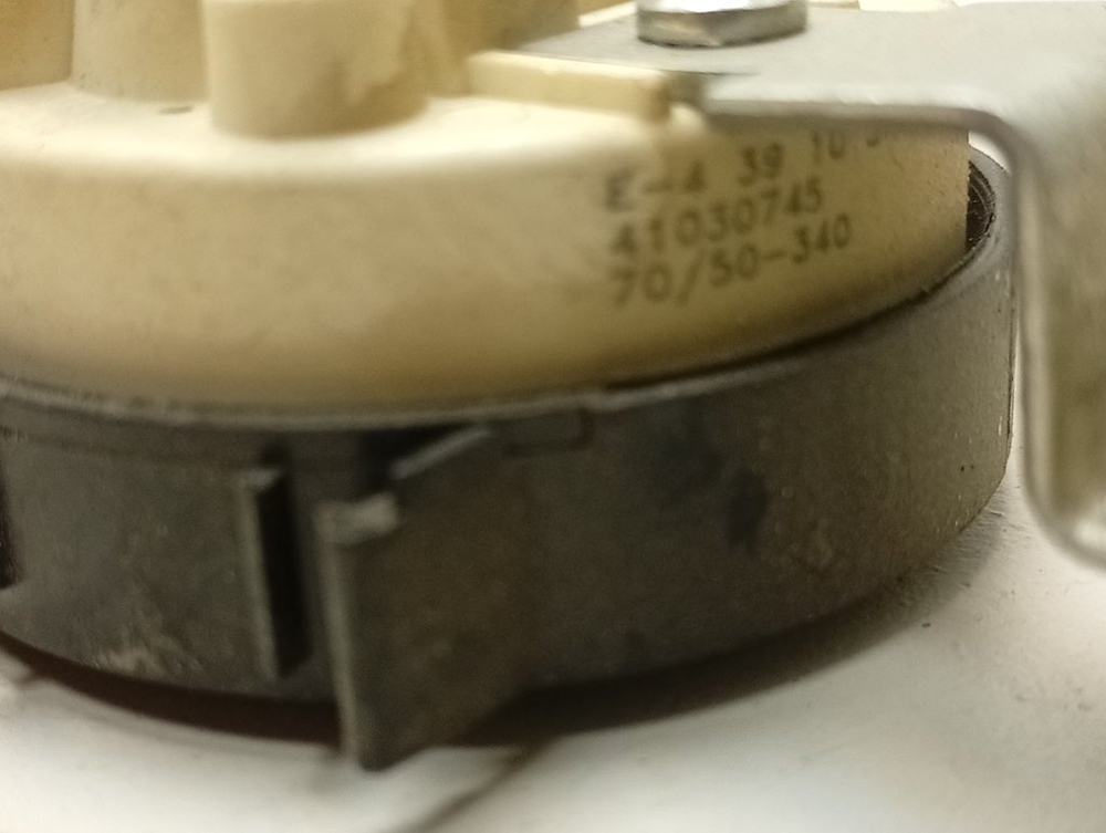 GOY1054L кт48 Датчик уровня воды для стиральной машины Candy 41030745 б/у