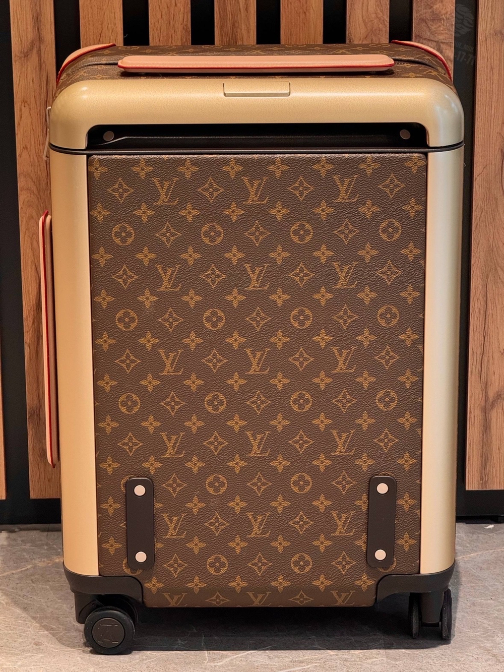 Дорожный чемодан Louis Vuitton