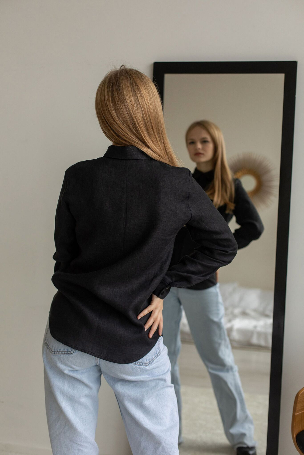 Рубашка изо льна черного цвета