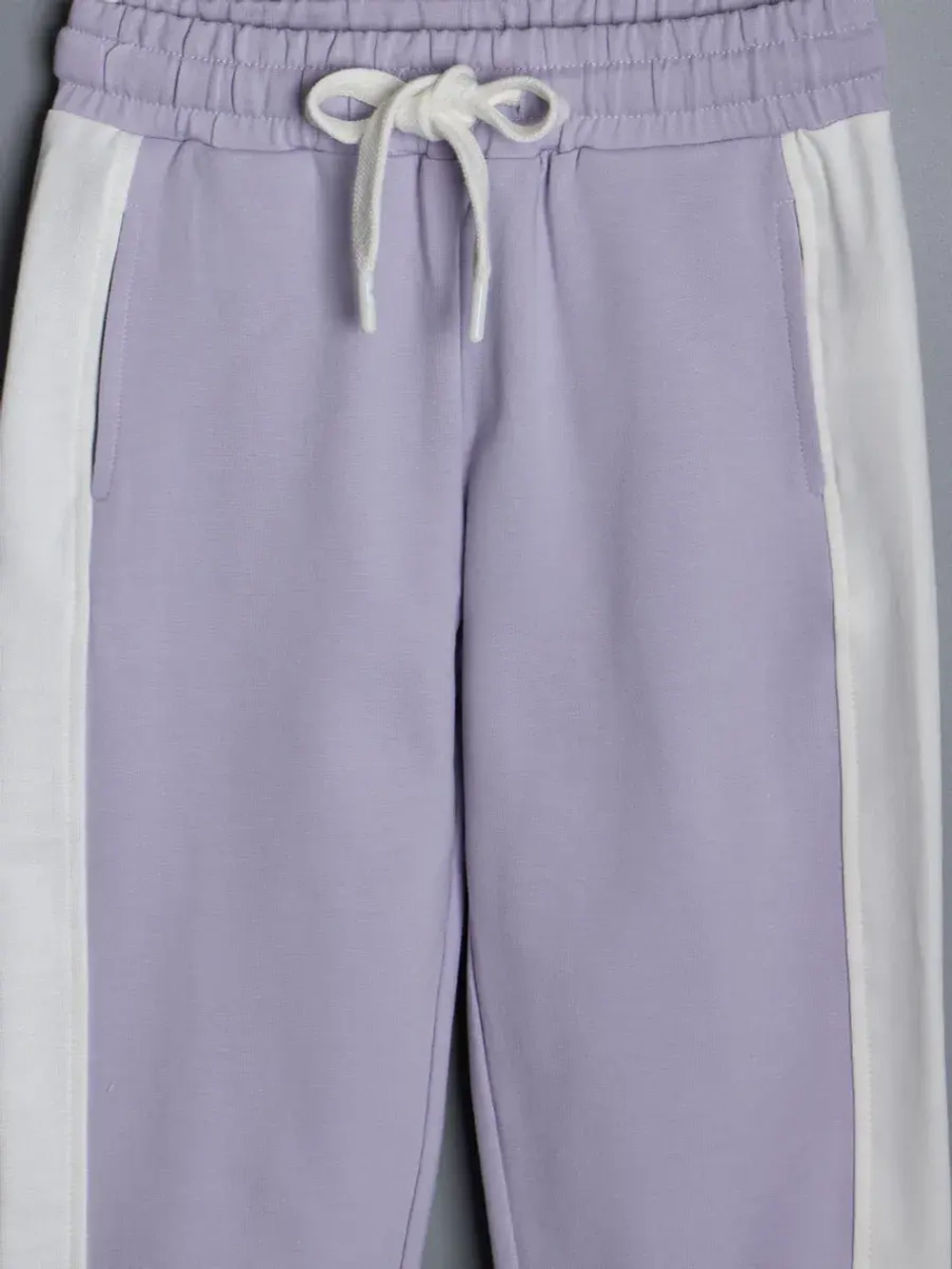 Спортивный костюм для девочки в школу