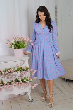 Платье с тюльпанами и контрастными манжетами