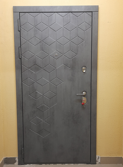 Входная металлическая дверь  RеX (РЕКС) 23 Пчела Бетон темный / В-03 Белый ясень, молдинги хром (текстура дерева)