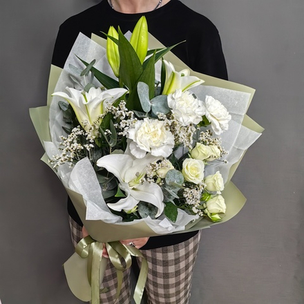 Авторский букет с лилией