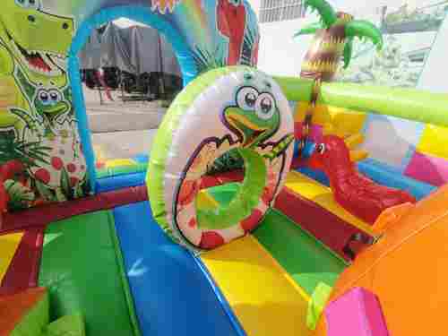 Надувной батут "Хамелеон и динозавры" 10*6*5,5 м