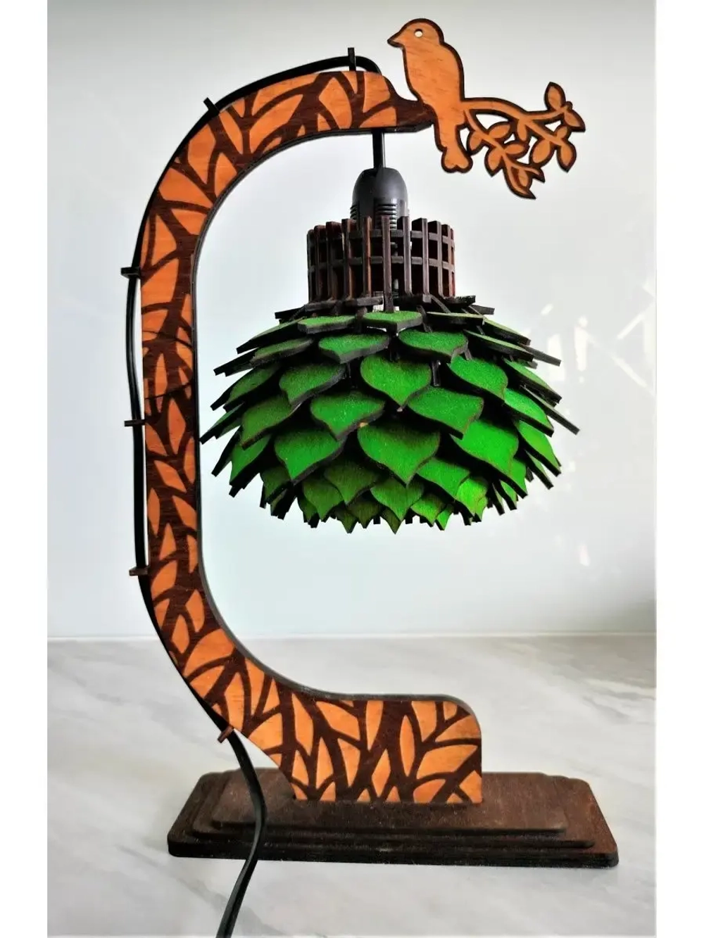 Настольный светильник из фанеры в стиле лофт "Шишка"