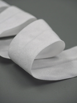 Бейка эластичная теплая белая матовая 32 мм