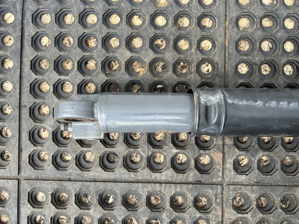 Цилиндр подъёма кабины 2018 г.