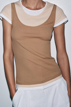 ZARA ФУТБОЛКА С КОНТРАСТНОЙ НАКЛАДКОЙ, СВЕТЛО-КОРИЧНЕВЫЙ