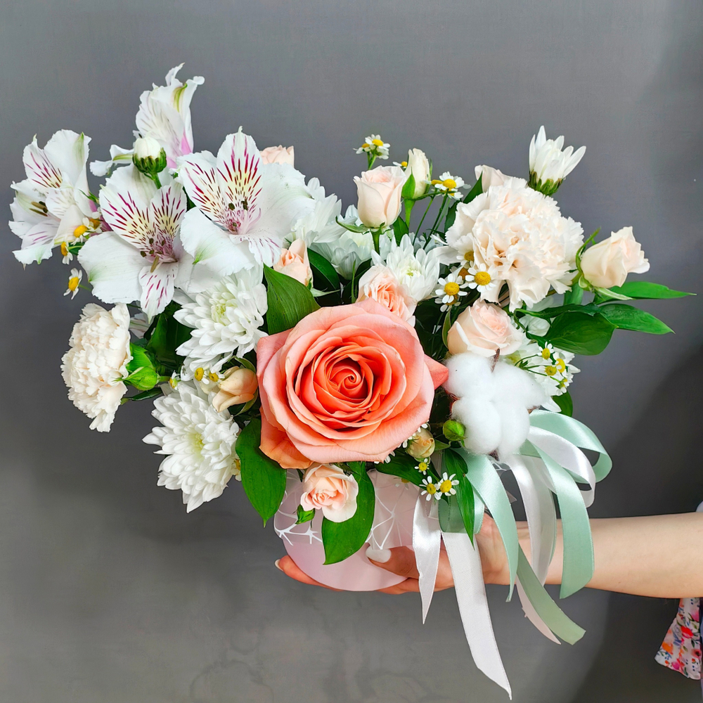 Авторская композиция в шляпной коробке