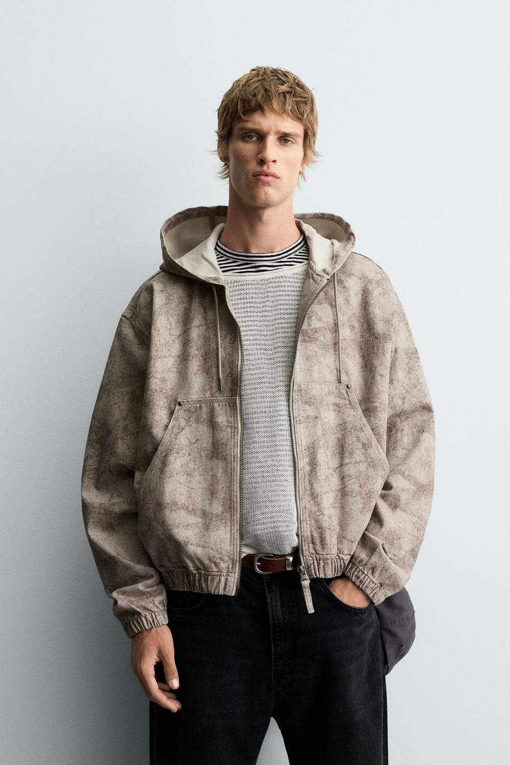 ZARA КУРТКА С КАПЮШОНОМ ИЗ ТКАНИ С ЭФФЕКТОМ ПОТЕРТОСТИ, РАЗНОЦВЕТНЫЙ