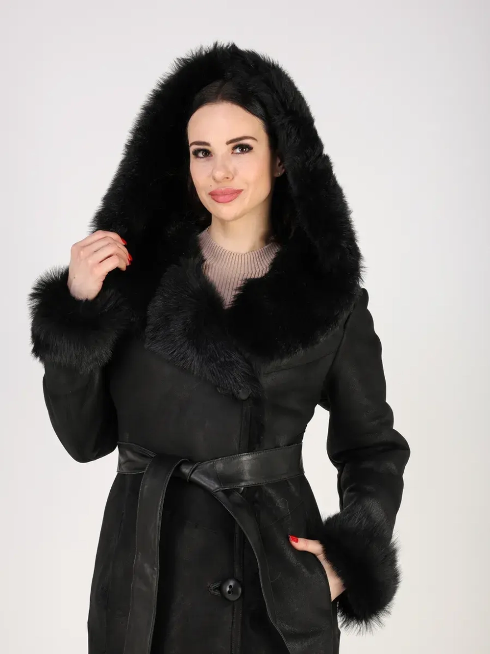 Дубленка зимняя натуральная с капюшоном длинная и теплая