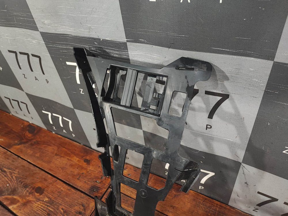 Кронштейн заднего бампера Mercedes GLA (X156) 13-20 Б/У Оригинал A1568851114