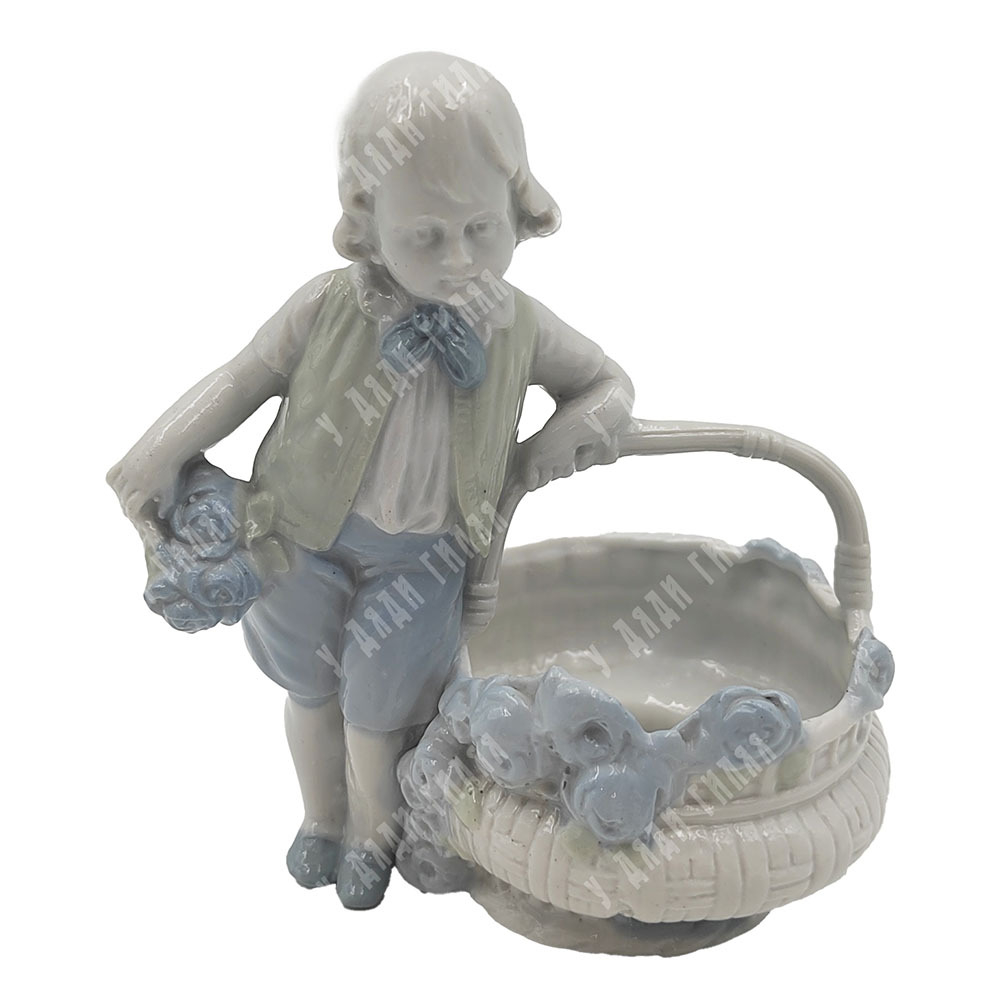 Фарфоровая статуэтка Мальчик с корзинкой. Шайбе-Альсбах (Scheibe-Alsbach). сер. ХХ в.