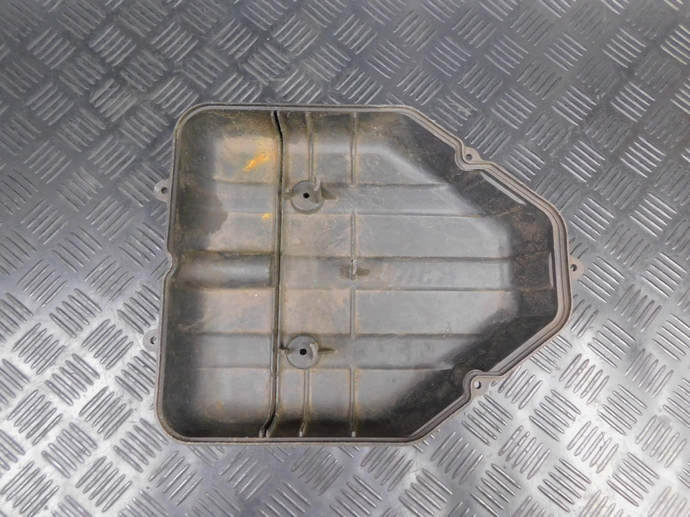 Пластик корпуса фильтра Kawasaki ZZR 400 98 052961