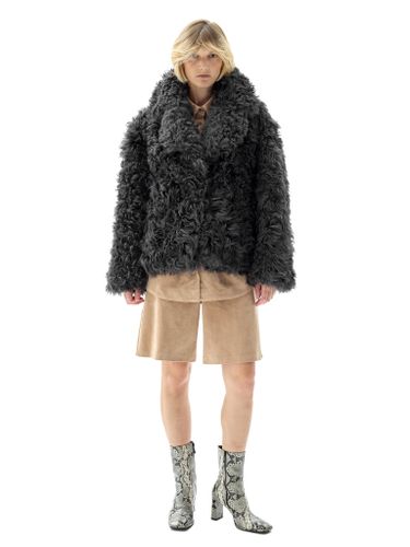 Укороченная графитовая шуба из овчины