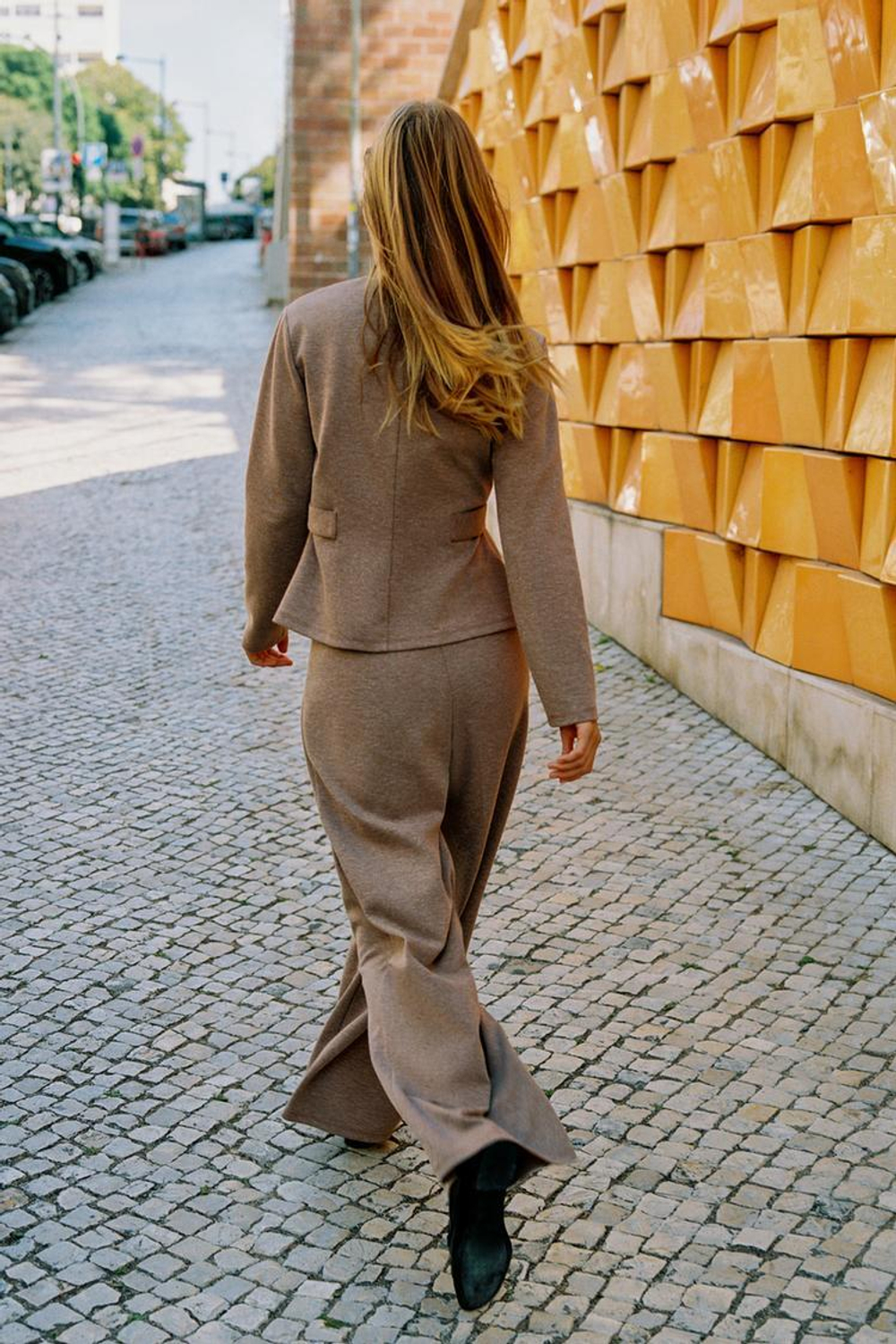 ZARA ТОП ИЗ САРЖИ С ПУГОВИЦАМИ, СВЕТЛО-КОРИЧНЕВЫЙ