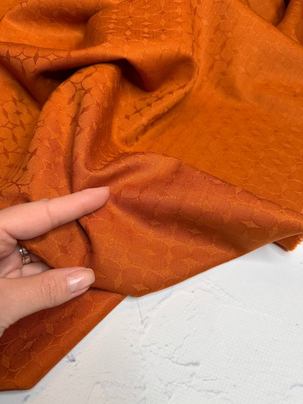 Костюмно-плательная однотонная жаккардовая шерсть с узором (COMME DES GARÇONS, 100%шерсть, Оранжевая охра, 142, 264 гр/м2)