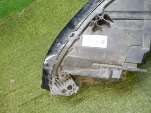 Битая Фара правая Peugeot 3008 2 (2016-2020) галоген