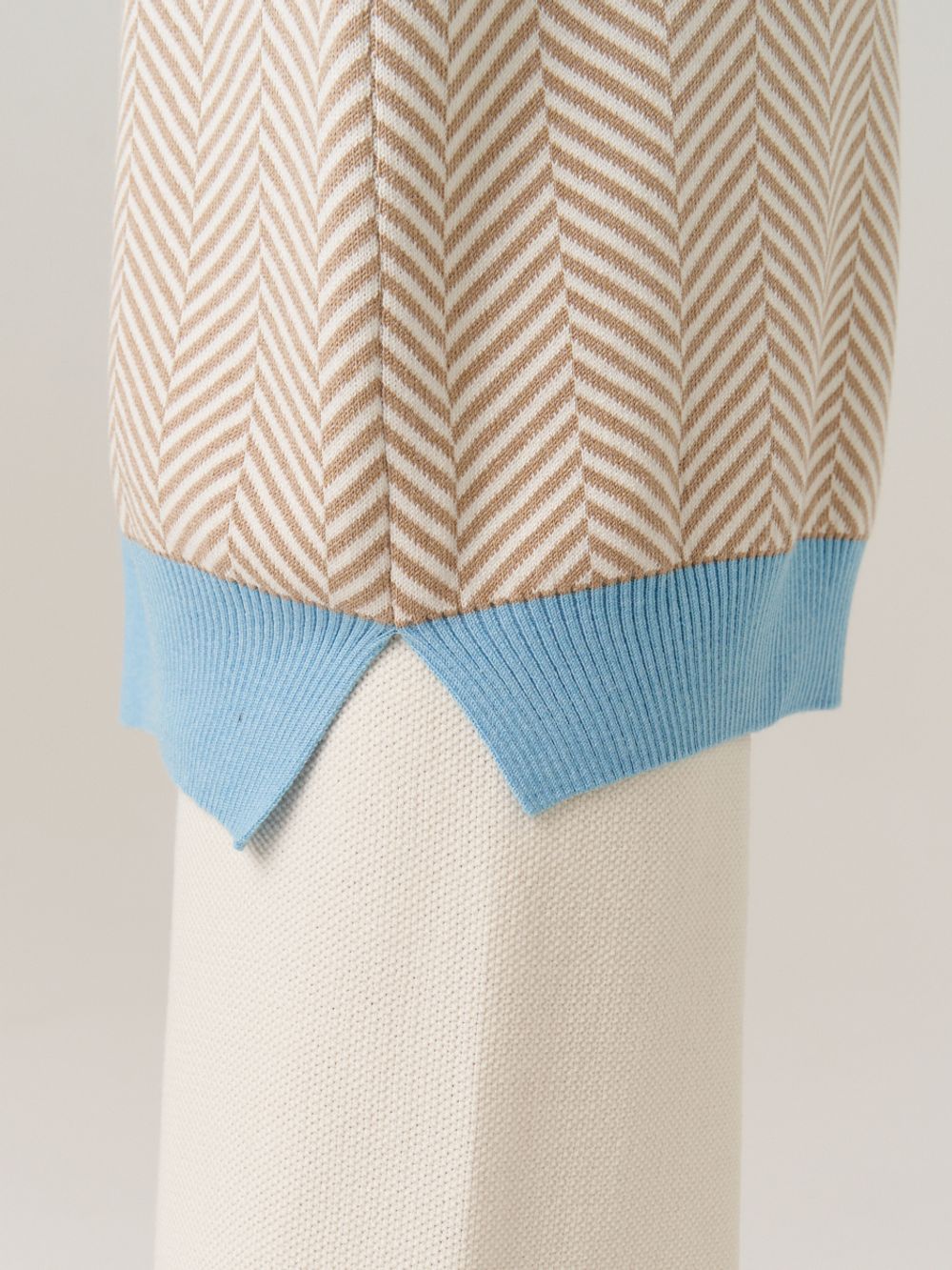 Жилетка для девочки в школу AT953 темно-бежевый