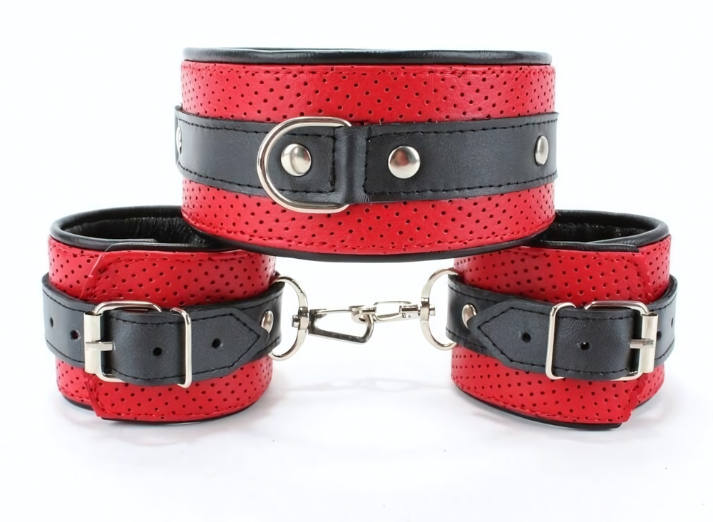 Красно-черная фиксация из перфорированной кожи (Цвет: красный с черным)