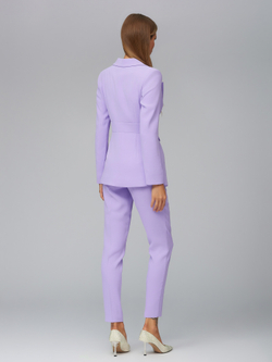 Женский сиреневый костюм двойка с приталенным жакетом