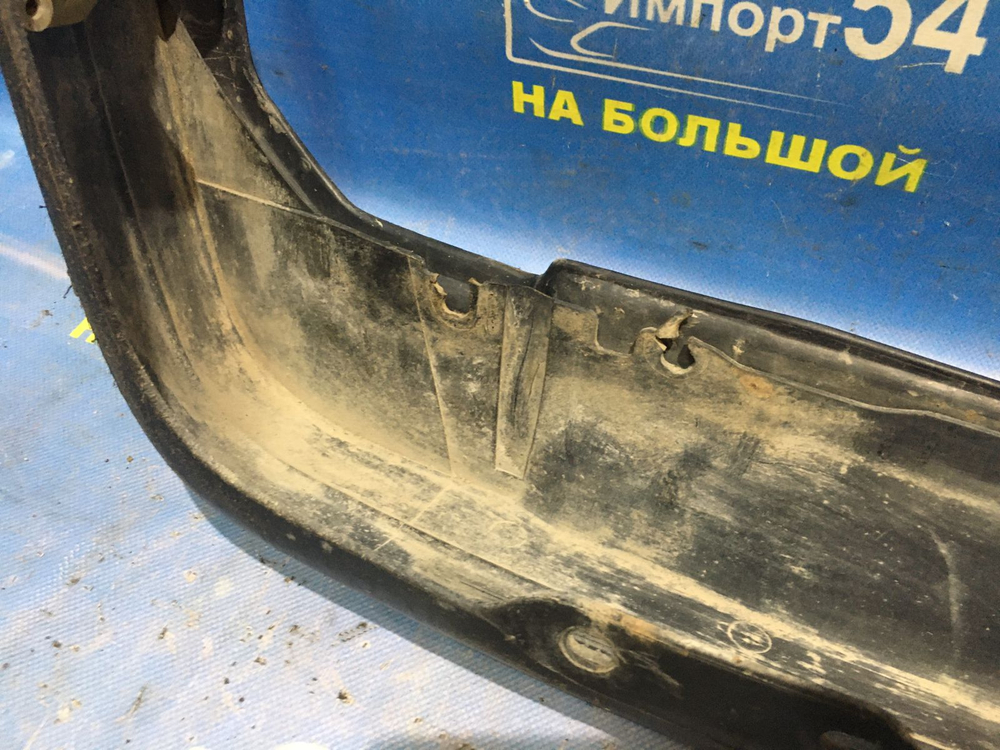 Бампер задний TOYOTA CARINA 1992