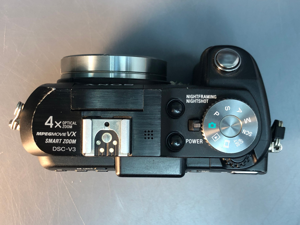 Sony DSC-V3, царапина на передней линзе, без зарядного устройства