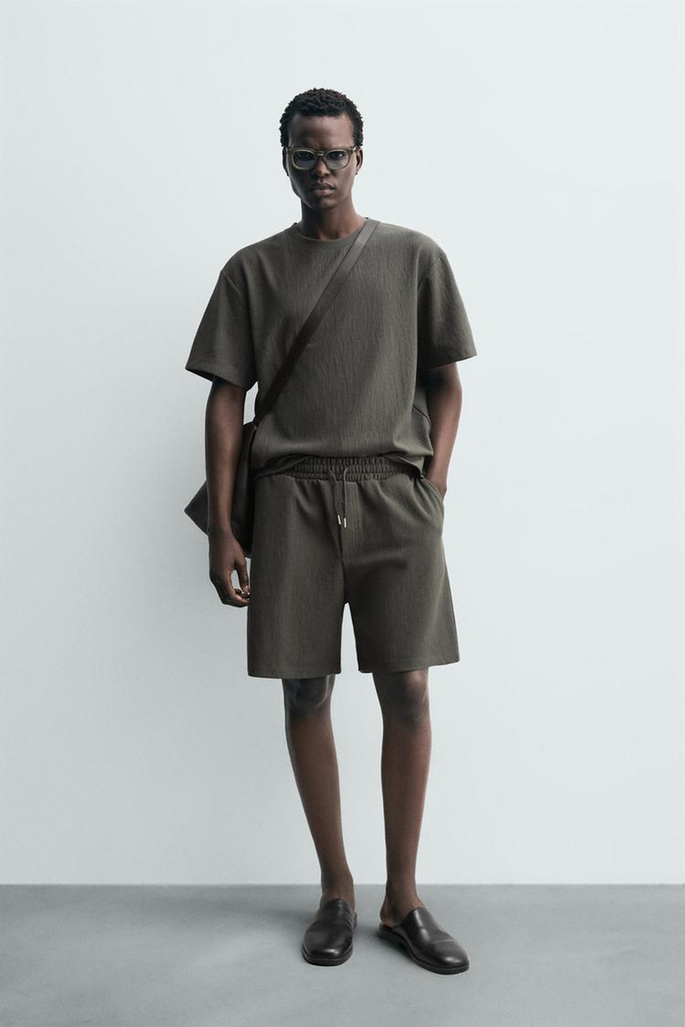 ZARA ШОРТЫ-ДЖОГГЕРЫ ИЗ РЕЛЬЕФНОЙ ТКАНИ, ЗЕЛЕНОВАТЫЙ