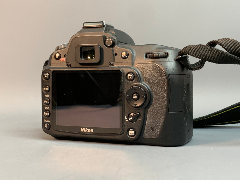 Nikon D90 ошибка, затвор не срабатывает