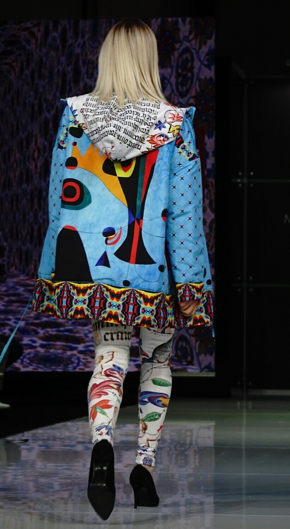 Двусторонняя куртка "Связь времён", по мотивам абстрактной живописи Жоан Миро и готического шрифта и иллюстраций из Бревиария короля Мартина Арагонского