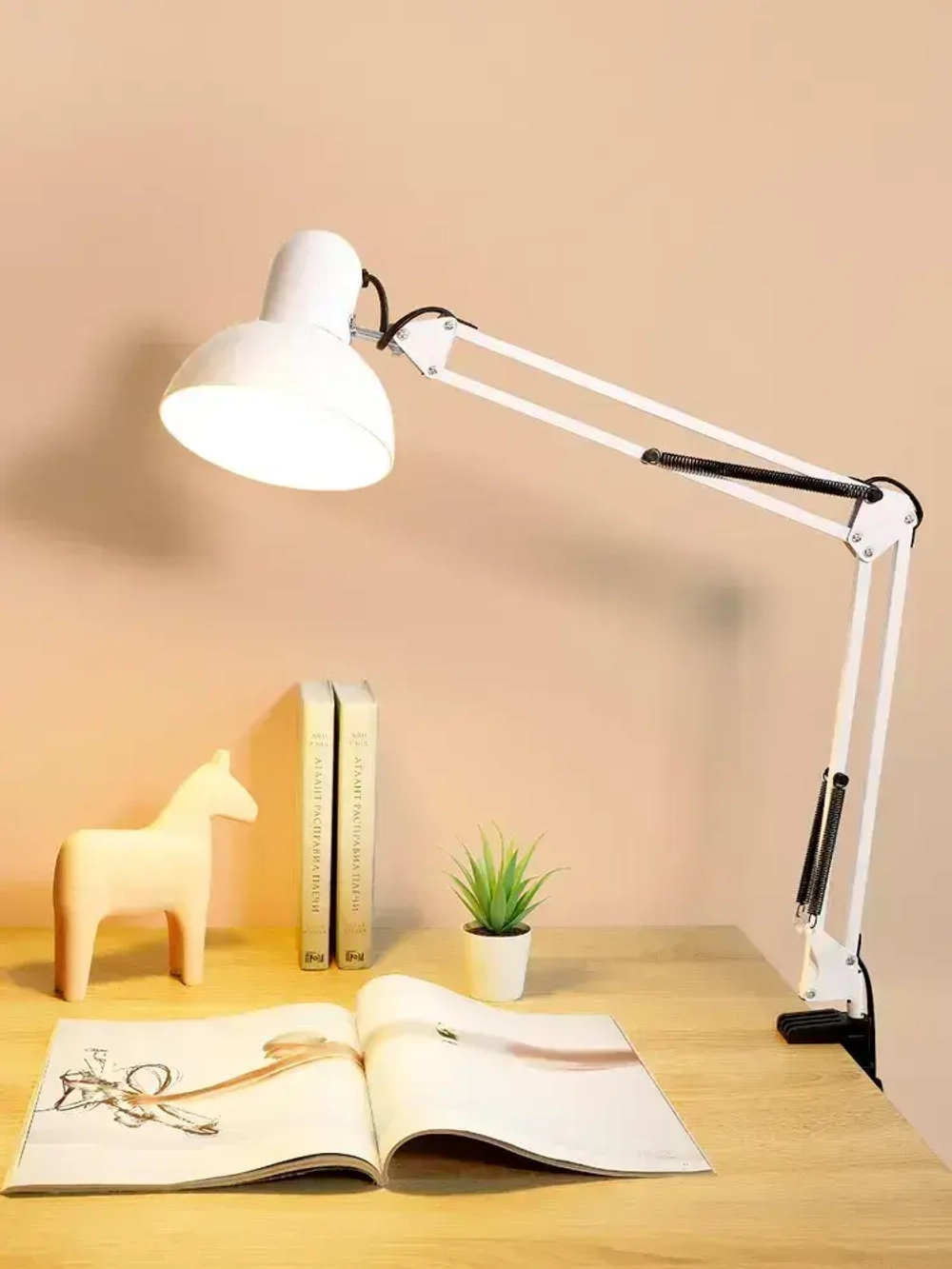 Настольная лампа для школьника на струбцине