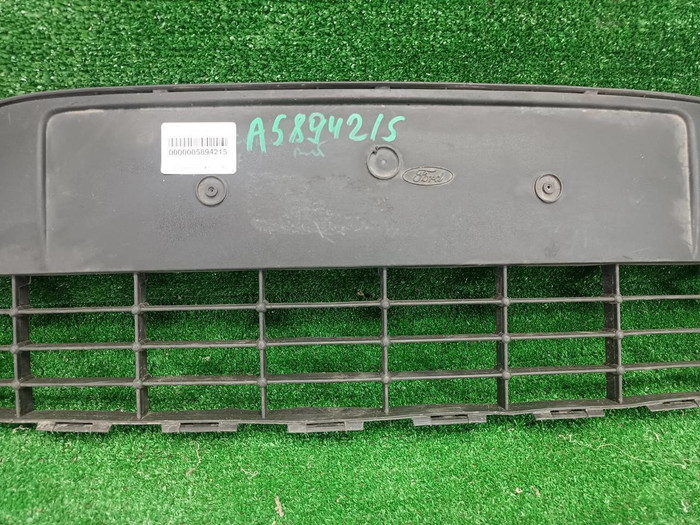 Решетка переднего бампера Ford Focus 2 (2007-2011)