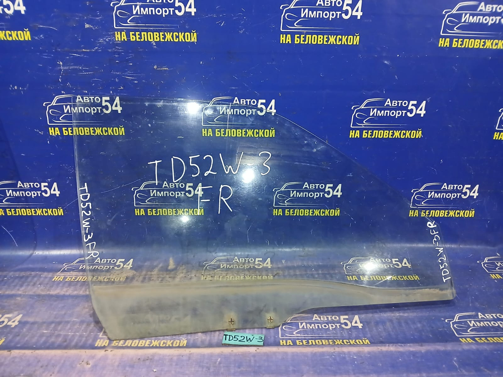 Стекло двери передней правой SUZUKI ESCUDO 2000