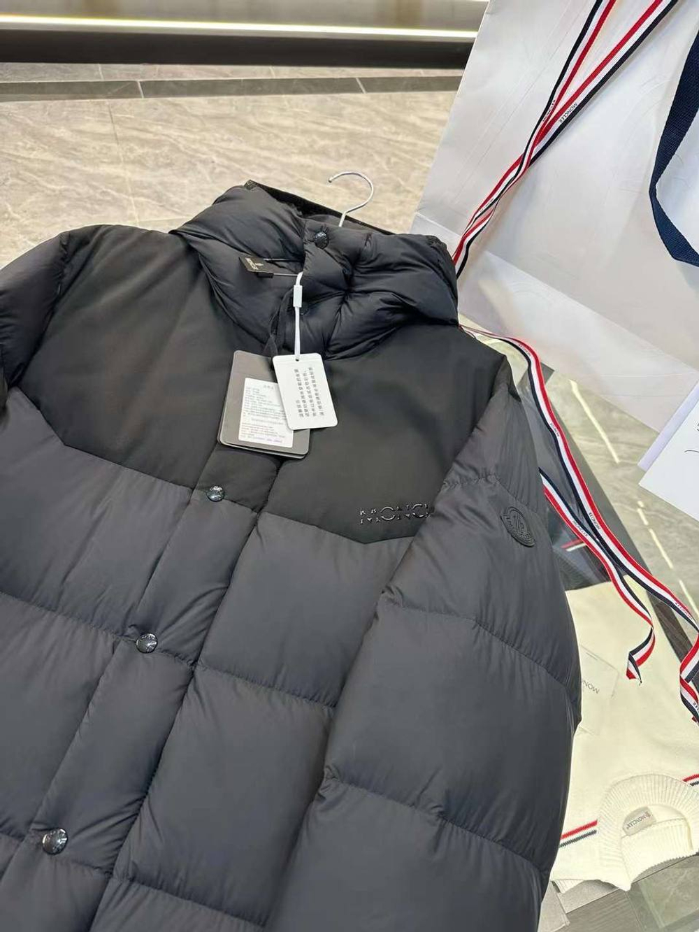 Пуховик Moncler