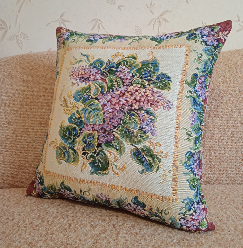 Декоративный гобеленовый чехол Сирень 47х47