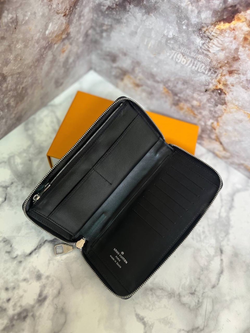 Портмоне Louis Vuitton из кожи крокодила