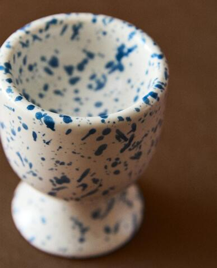 ZARA HOME ПОДСТАВКА ДЛЯ ЯИЦ С КОНТРАСТНЫМ УЗОРОМ, СИНИЙ