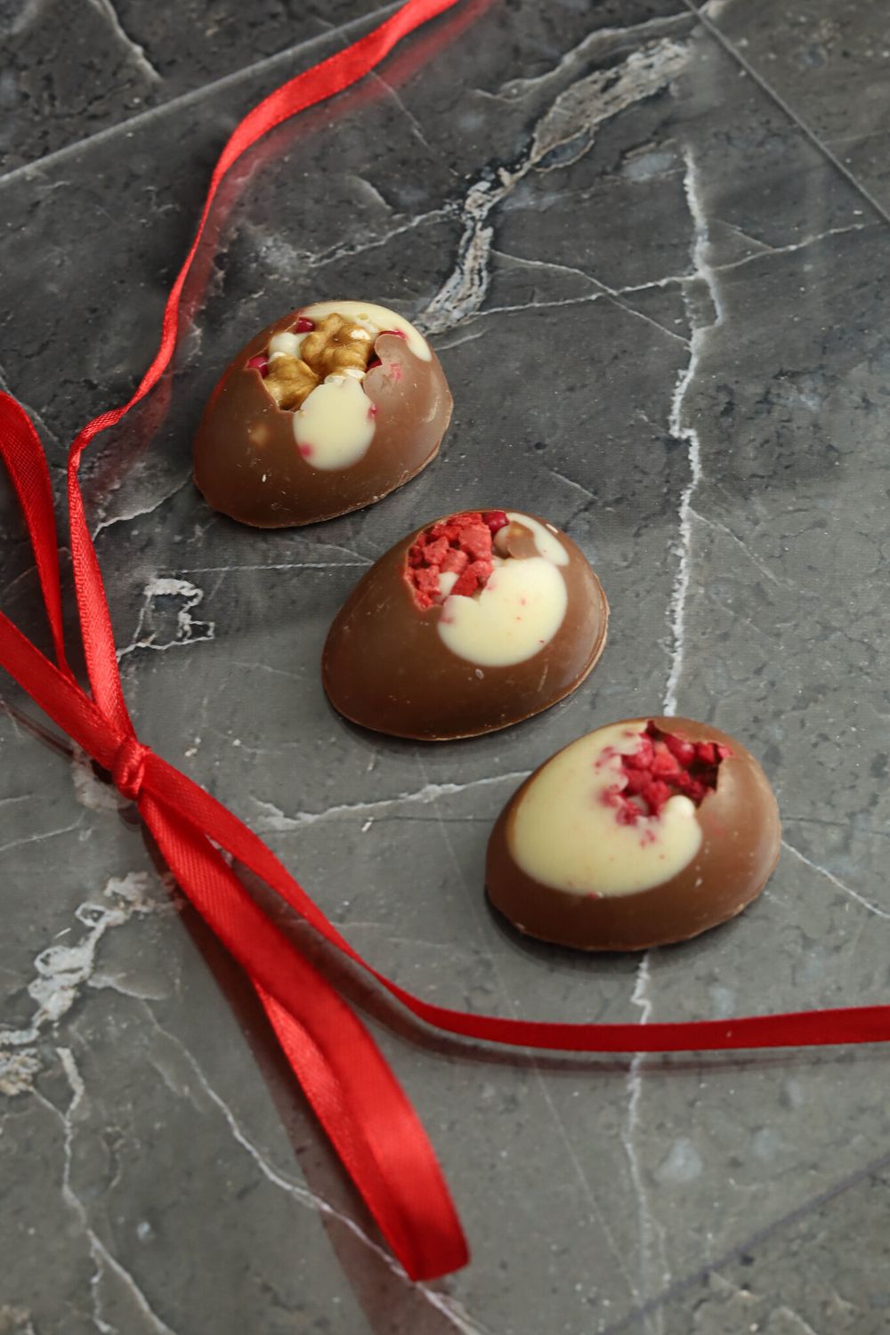 Конфеты половинки яиц