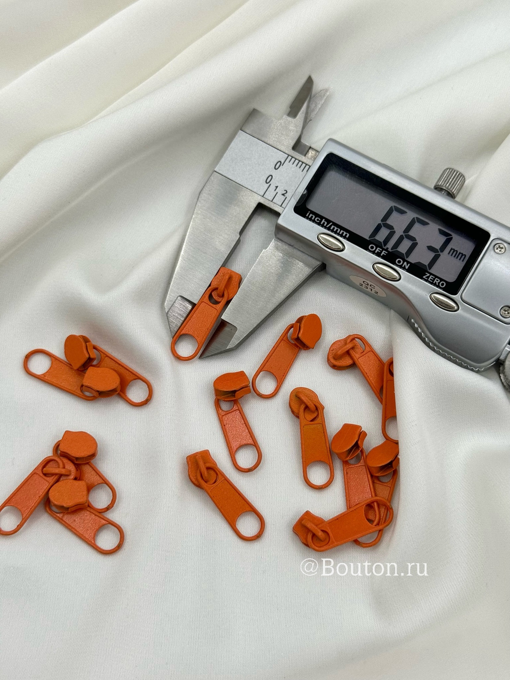 Собачка / бегунок для молнии оранжевый 6,5 мм