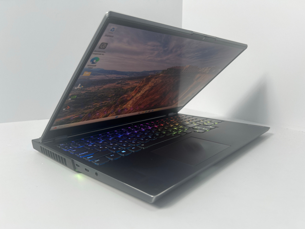 Ноутбук Lenovo Legion 7-15IMH05 (81YT005DRU) 15.6"/Intel Core i7-10750H/RAM 16GB/SSD 512GB/nVidia GeForce RTX 2060 6GB/1920*1080/IPS 144Hz/Windows 11/Подсветка кл-ры: RGB/Серый. Состояние: Уценка/царапина на матрице/потертости на тачпаде