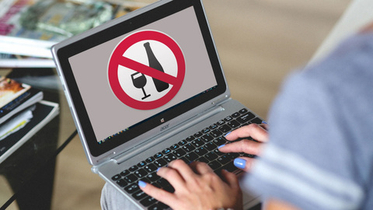 Минфин: вопросы по онлайн-продаже алкоголя "сняли с повестки"